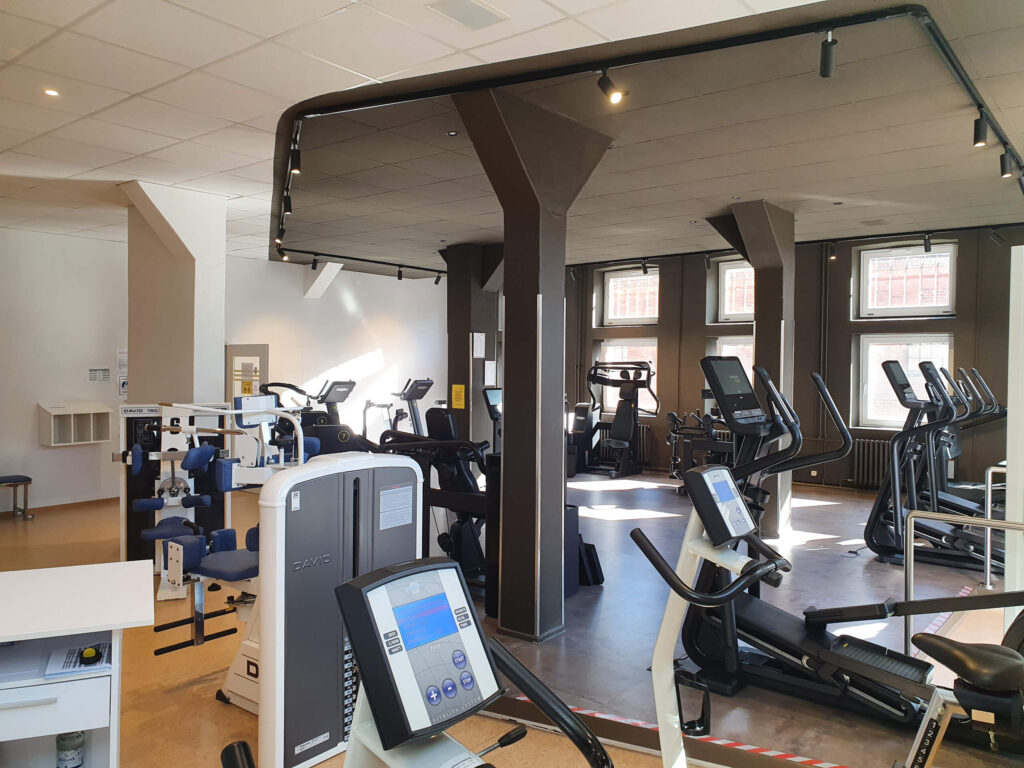 Gerätepark für Rückentraining und Muskelaufbau